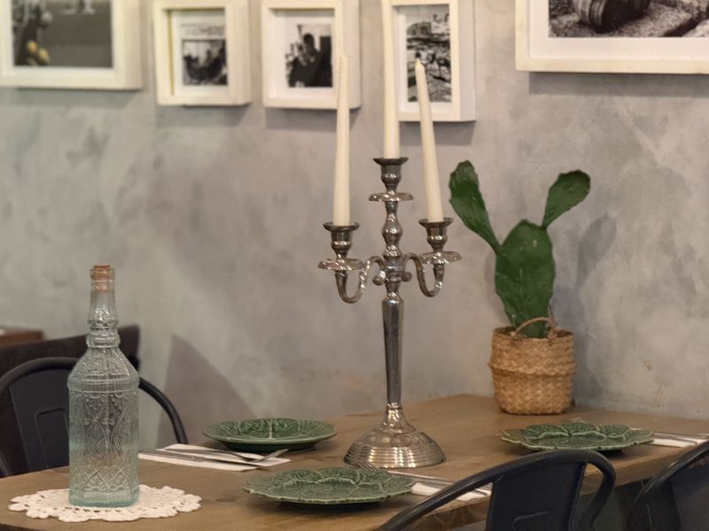Dettaglio con candelabro e fico d’India – Pane Cunzato